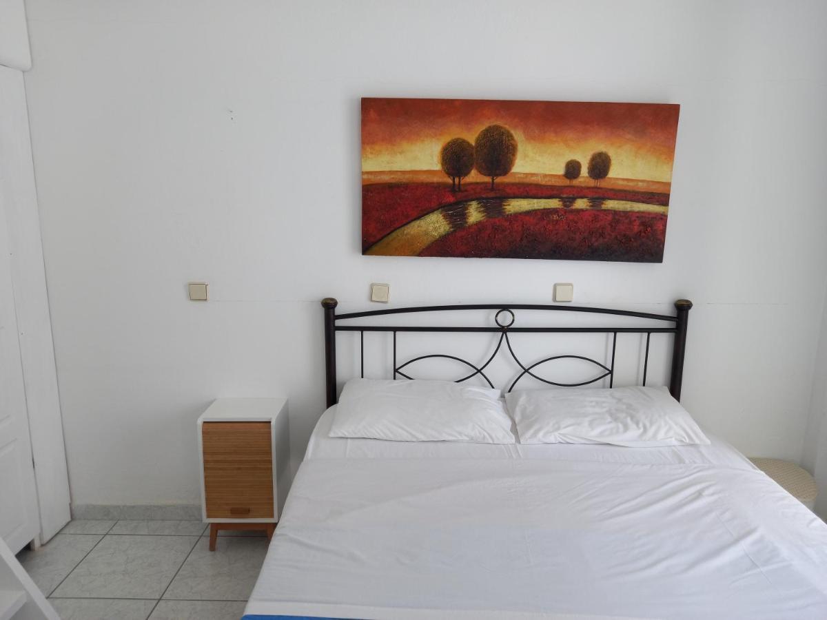 Three Harites Aparthotel Perísza Kültér fotó