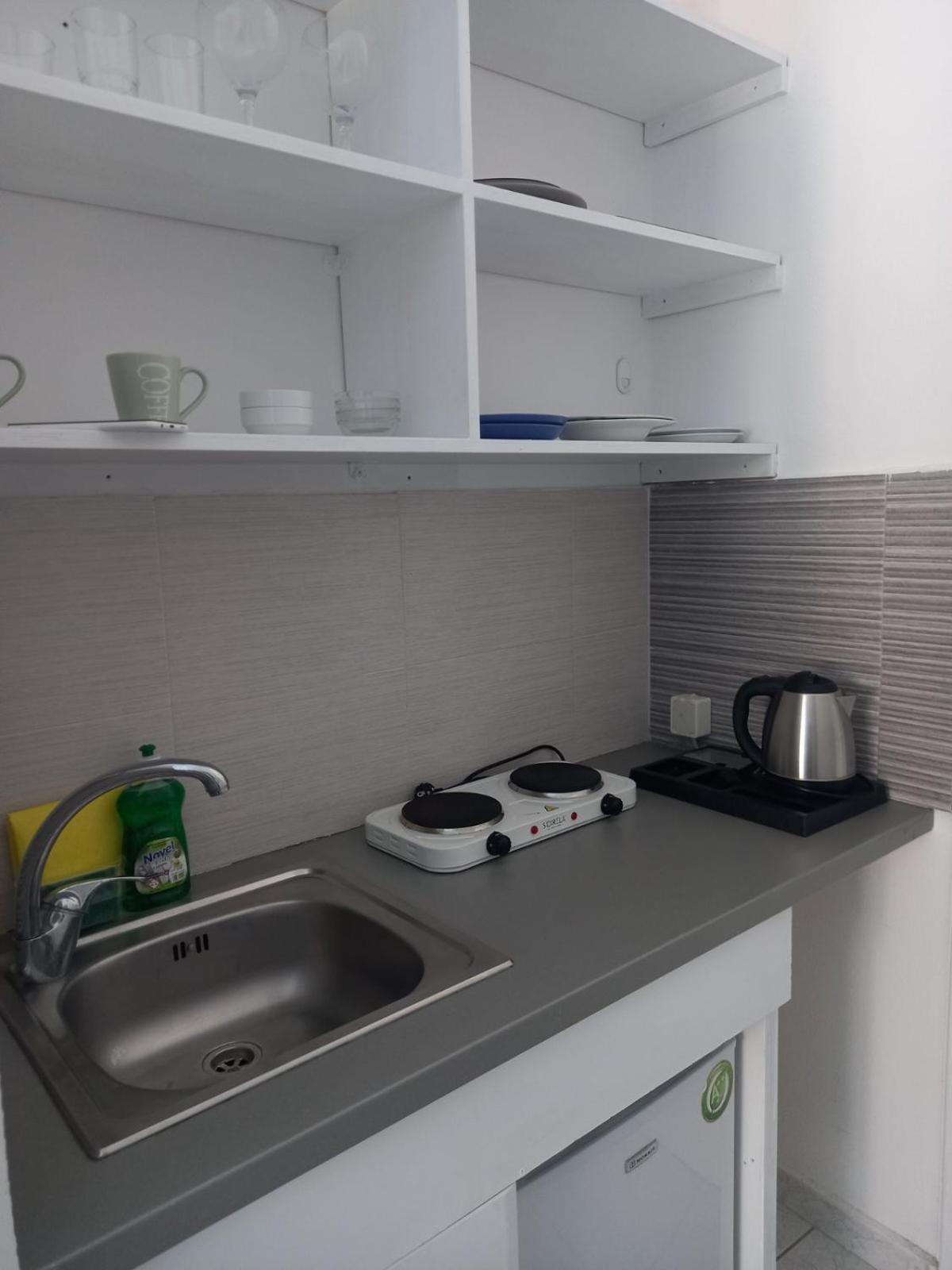 Three Harites Aparthotel Perísza Kültér fotó