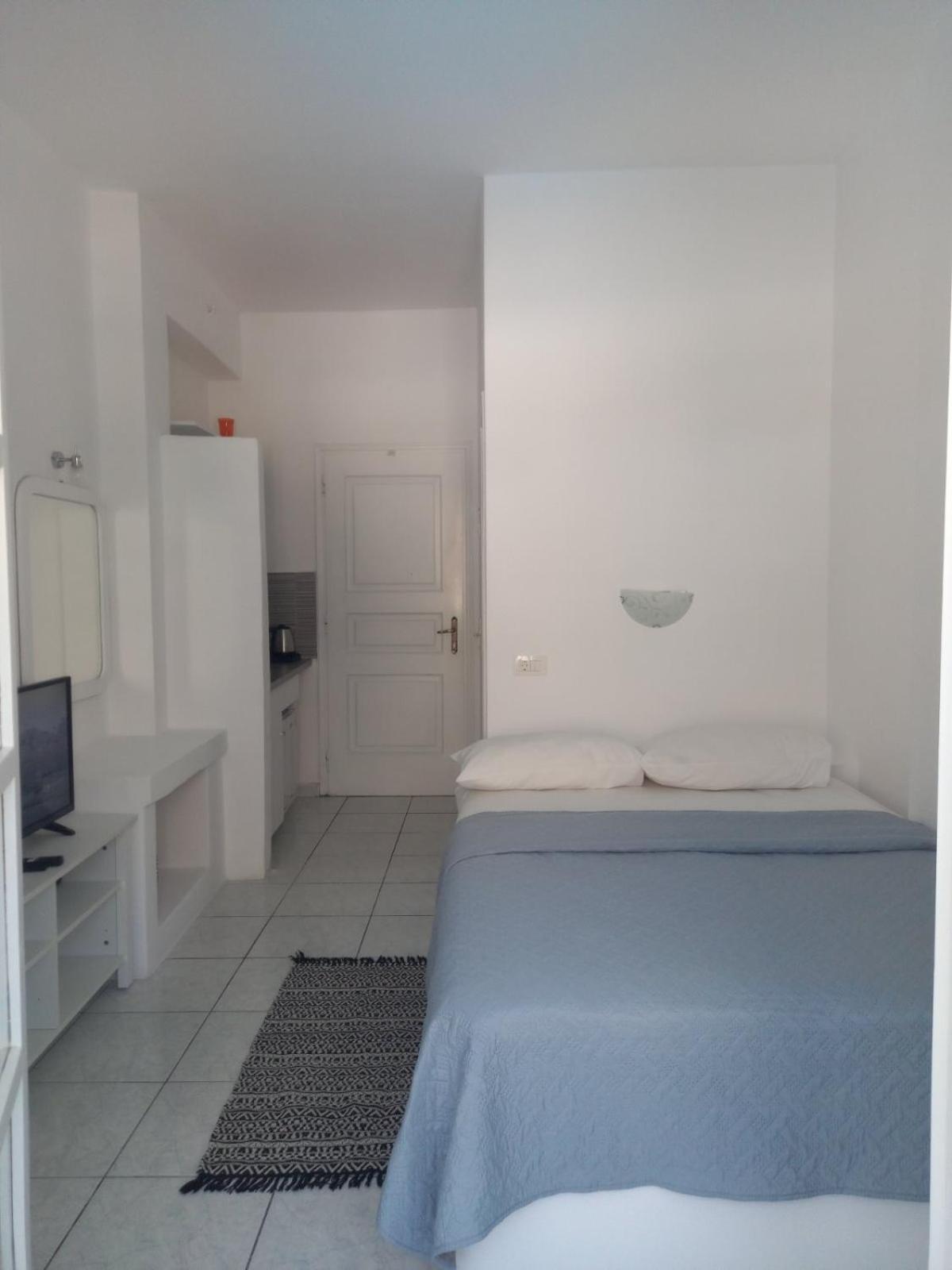 Three Harites Aparthotel Perísza Szoba fotó