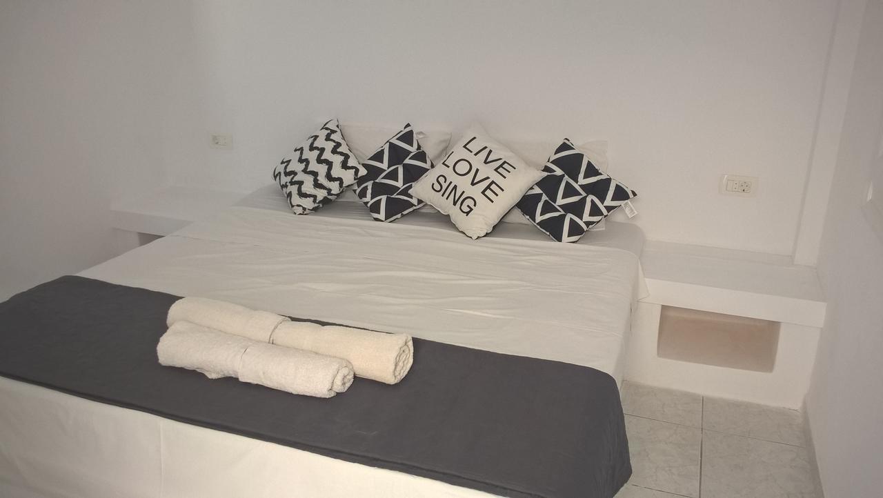 Three Harites Aparthotel Perísza Kültér fotó