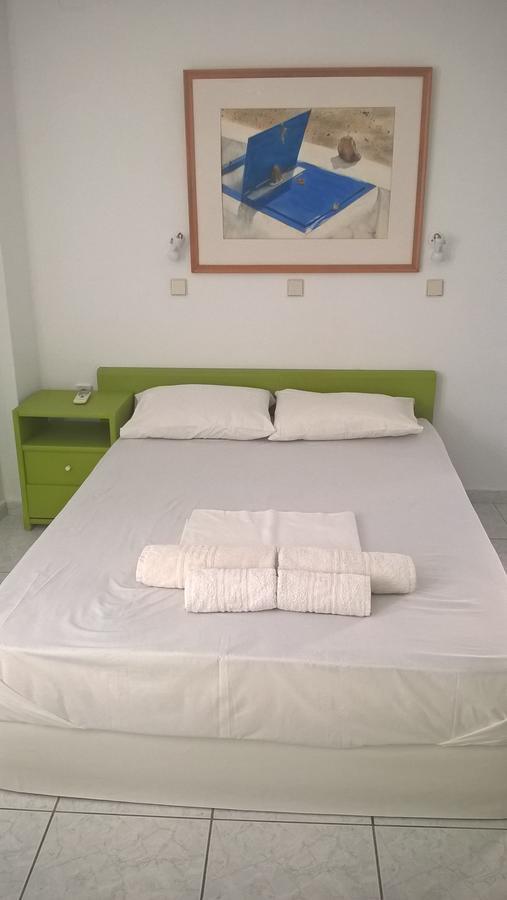 Three Harites Aparthotel Perísza Kültér fotó